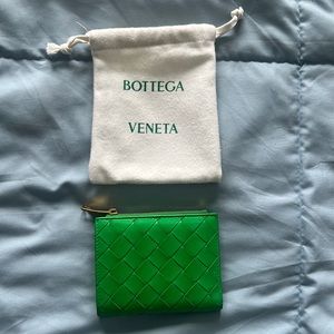 Small Intrecciato Bi-Fole Zip Wallet in Parakeet Green